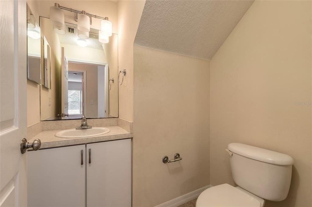 合同活跃: $399,900 (4 贝兹, 2 浴室, 2449 平方英尺)