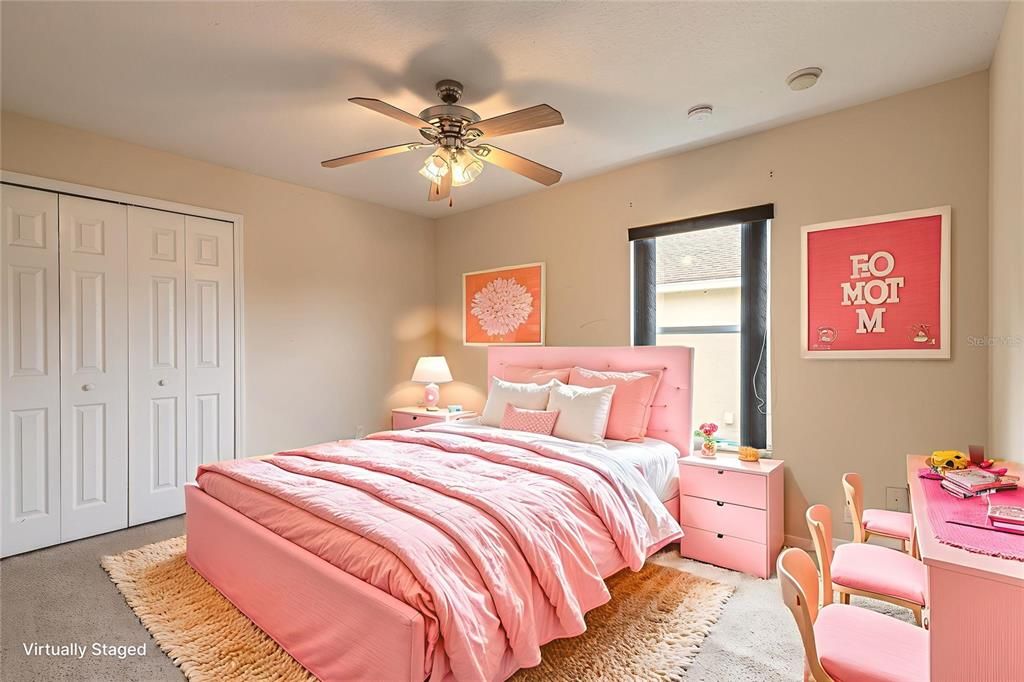 合同活跃: $399,900 (4 贝兹, 2 浴室, 2449 平方英尺)