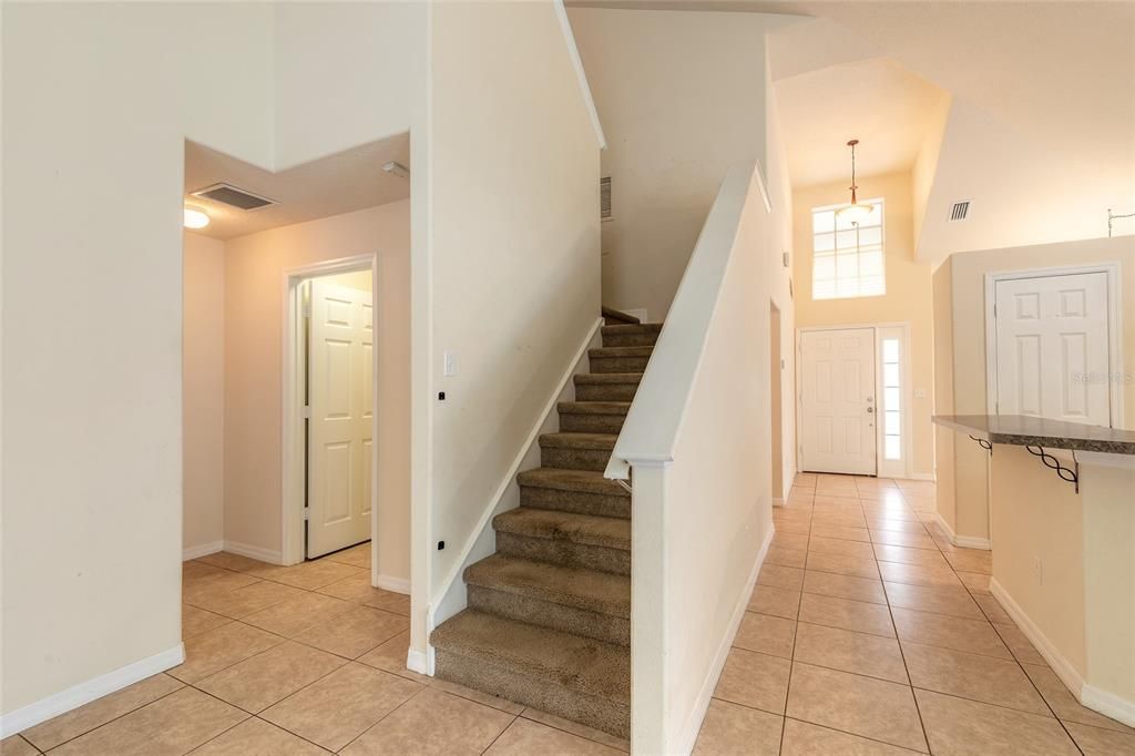 合同活跃: $399,900 (4 贝兹, 2 浴室, 2449 平方英尺)