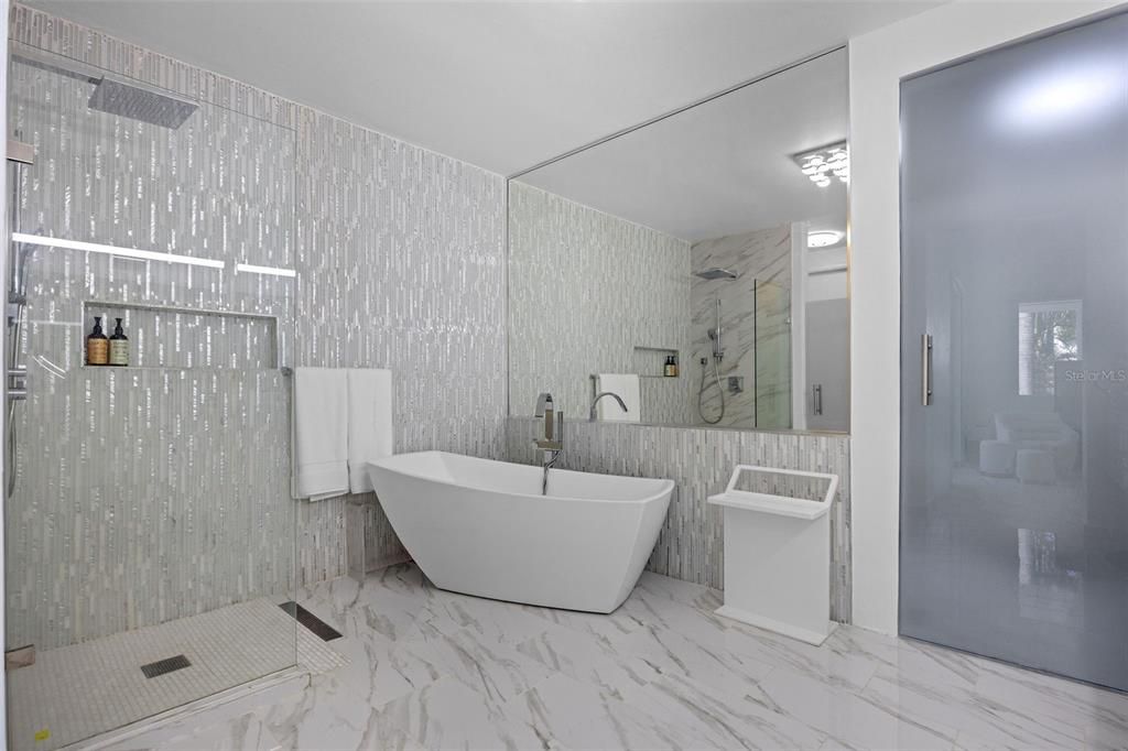 待售: $5,500,000 (4 贝兹, 4 浴室, 4200 平方英尺)