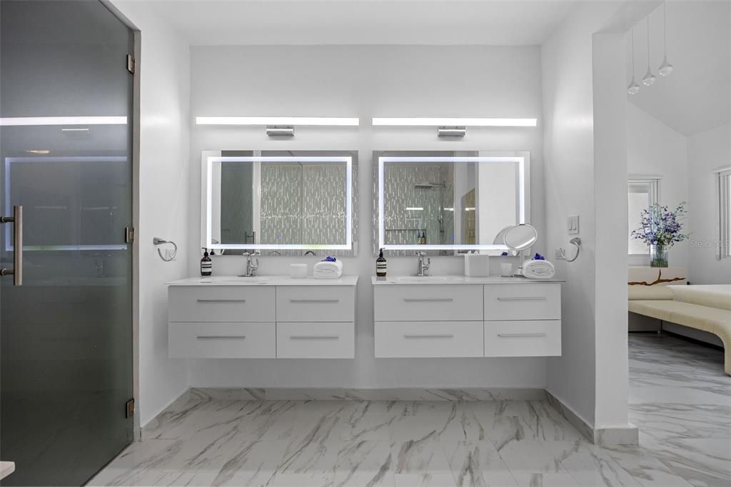 待售: $5,500,000 (4 贝兹, 4 浴室, 4200 平方英尺)