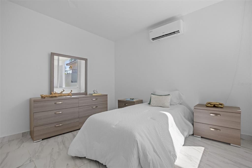 待售: $5,500,000 (4 贝兹, 4 浴室, 4200 平方英尺)