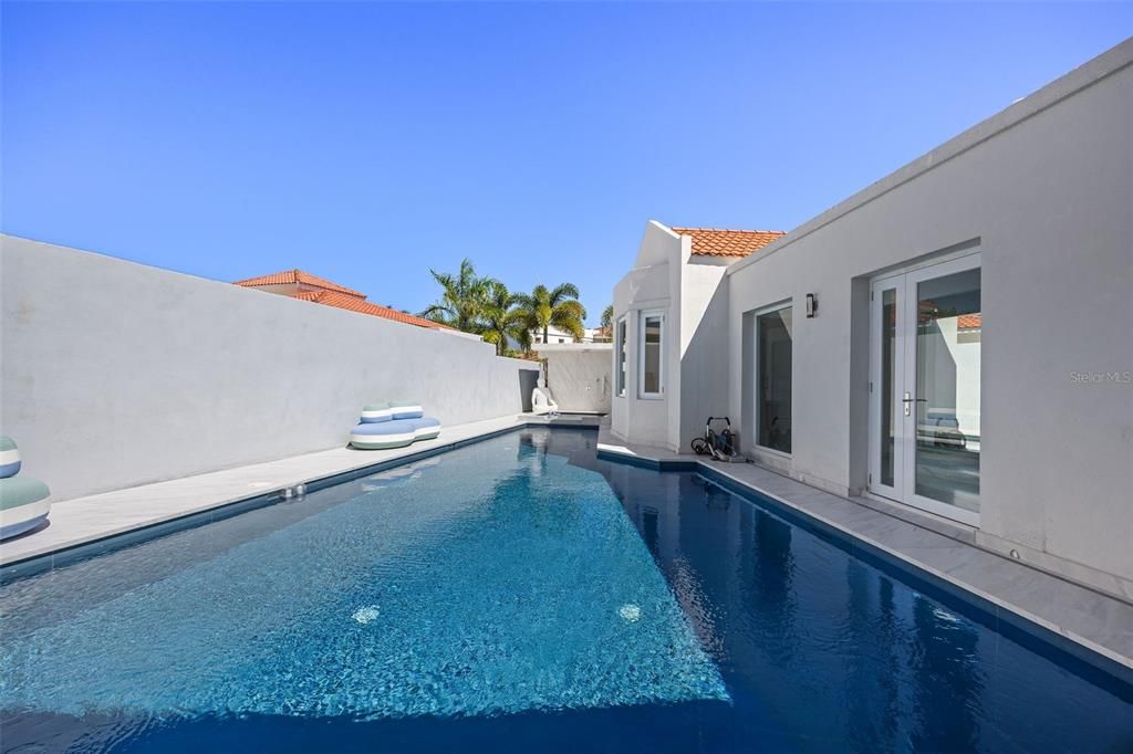 待售: $5,500,000 (4 贝兹, 4 浴室, 4200 平方英尺)