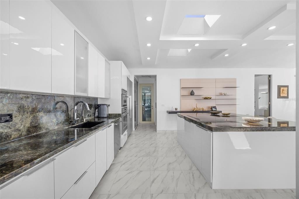 待售: $5,500,000 (4 贝兹, 4 浴室, 4200 平方英尺)