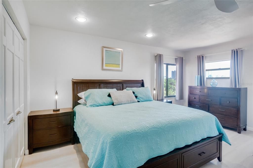 For Sale: $1,699,000 (3 beds, 3 baths, 3574 Square Feet)