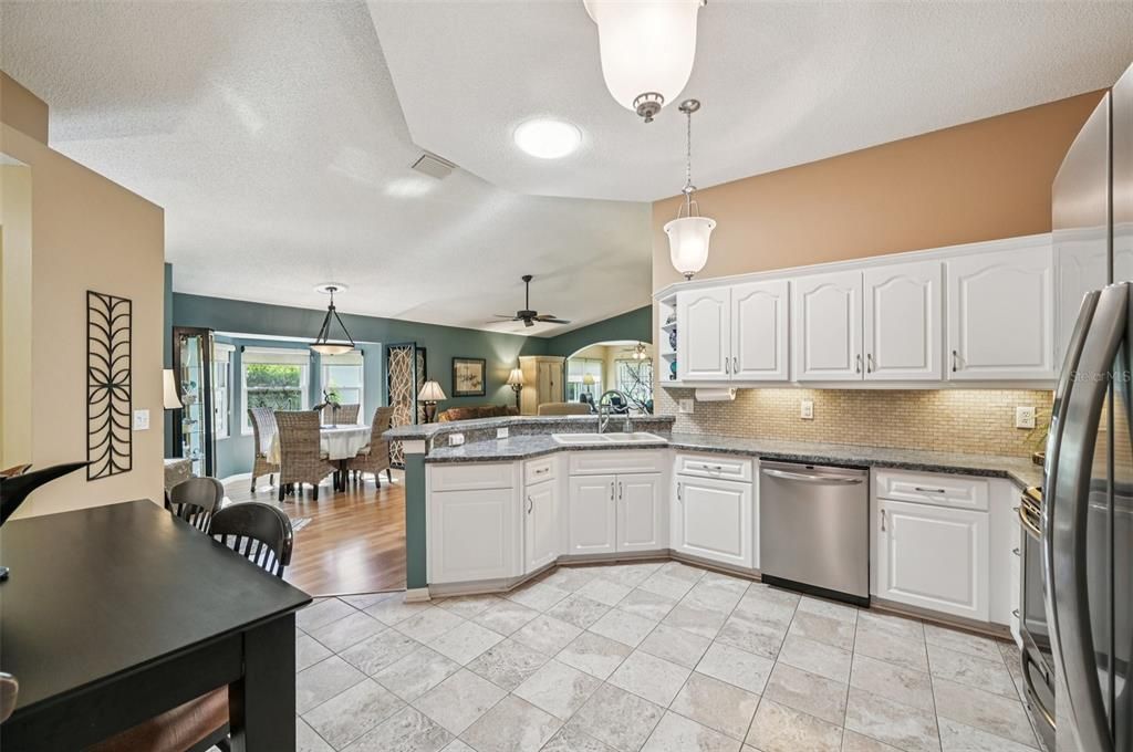 For Sale: $234,000 (2 beds, 2 baths, 1313 Square Feet)