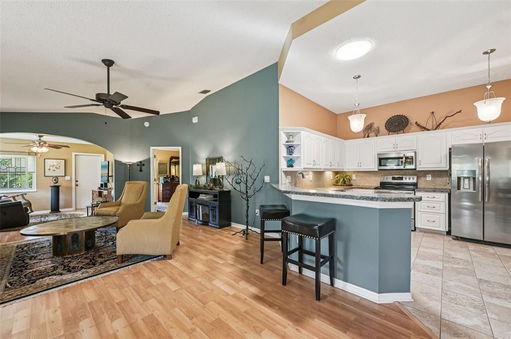 For Sale: $234,000 (2 beds, 2 baths, 1313 Square Feet)