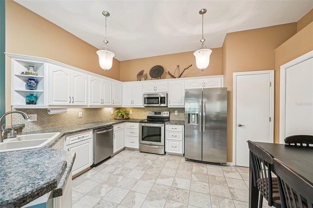 For Sale: $234,000 (2 beds, 2 baths, 1313 Square Feet)