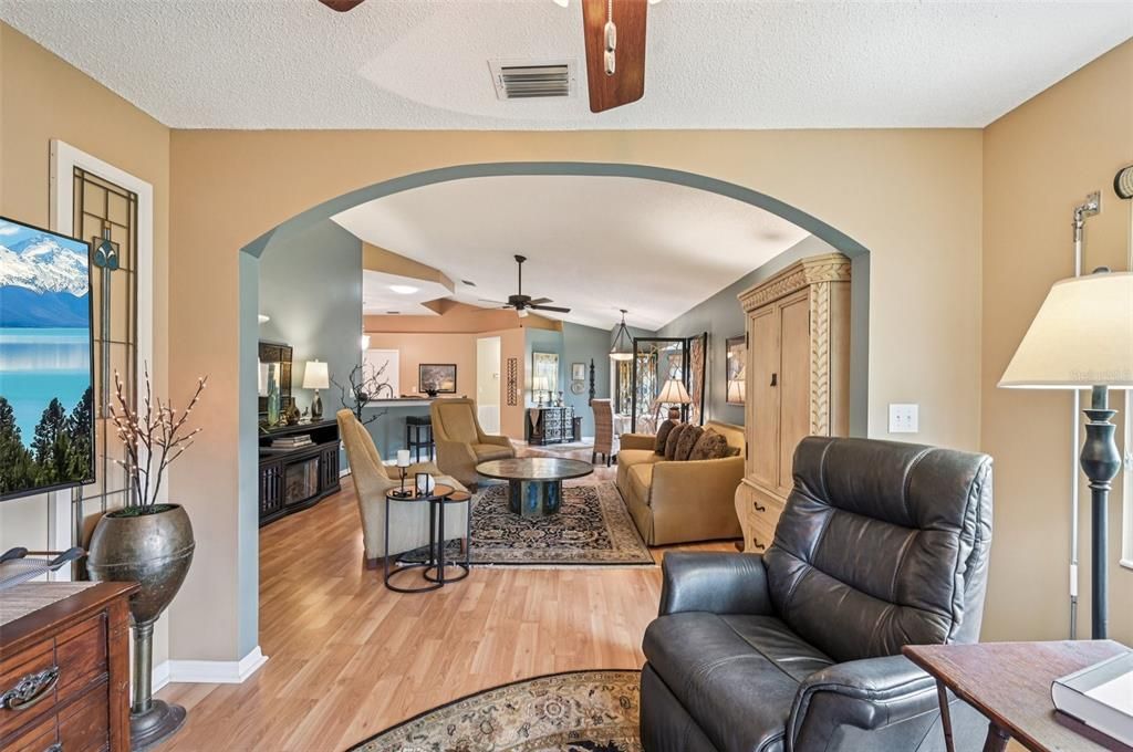 For Sale: $234,000 (2 beds, 2 baths, 1313 Square Feet)