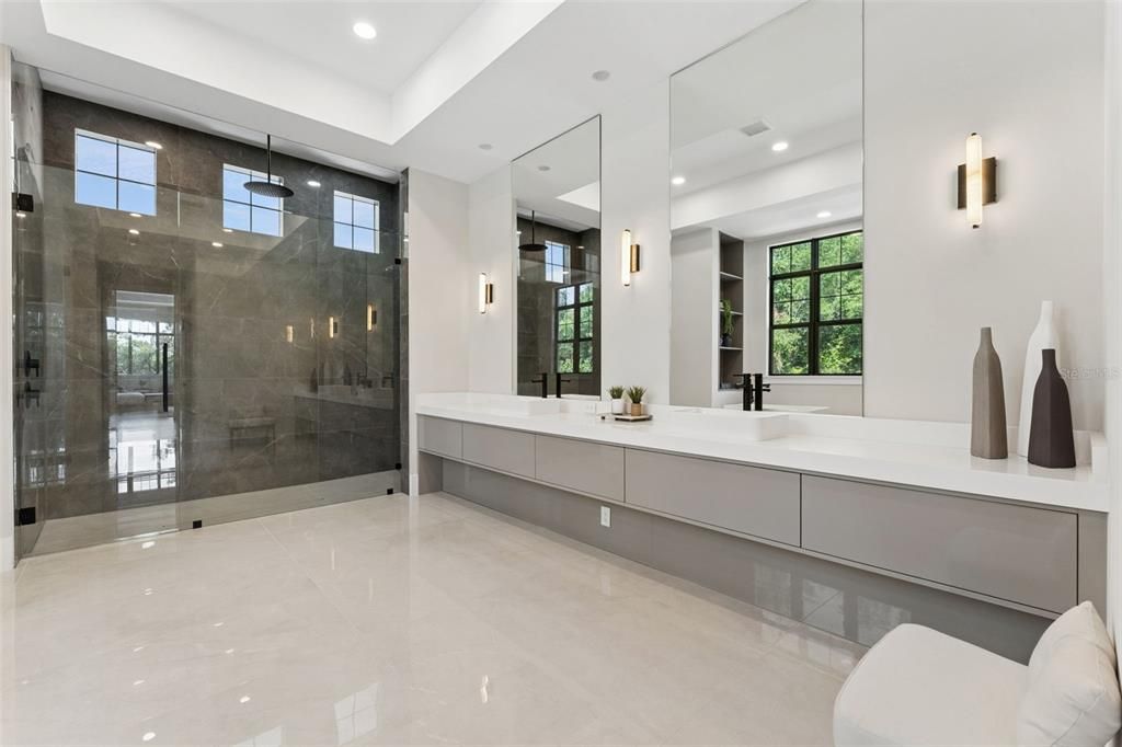 En Venta: $2,800,000 (5 camas, 5 baños, 3984 Pies cuadrados)