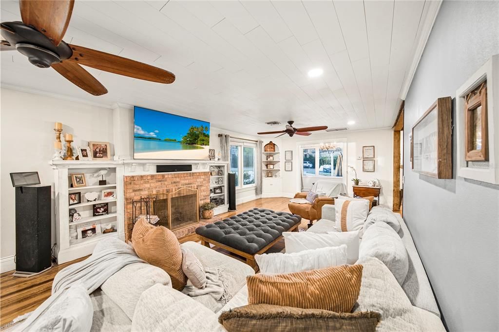 待售: $1,075,000 (6 贝兹, 3 浴室, 3450 平方英尺)