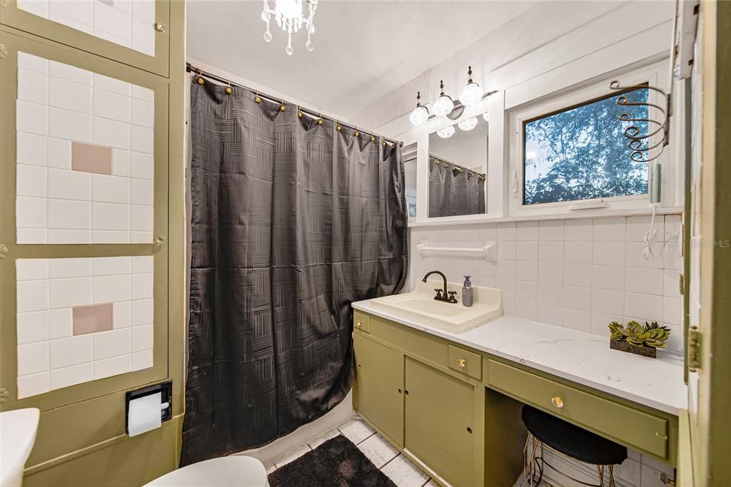 待售: $1,075,000 (6 贝兹, 3 浴室, 3450 平方英尺)