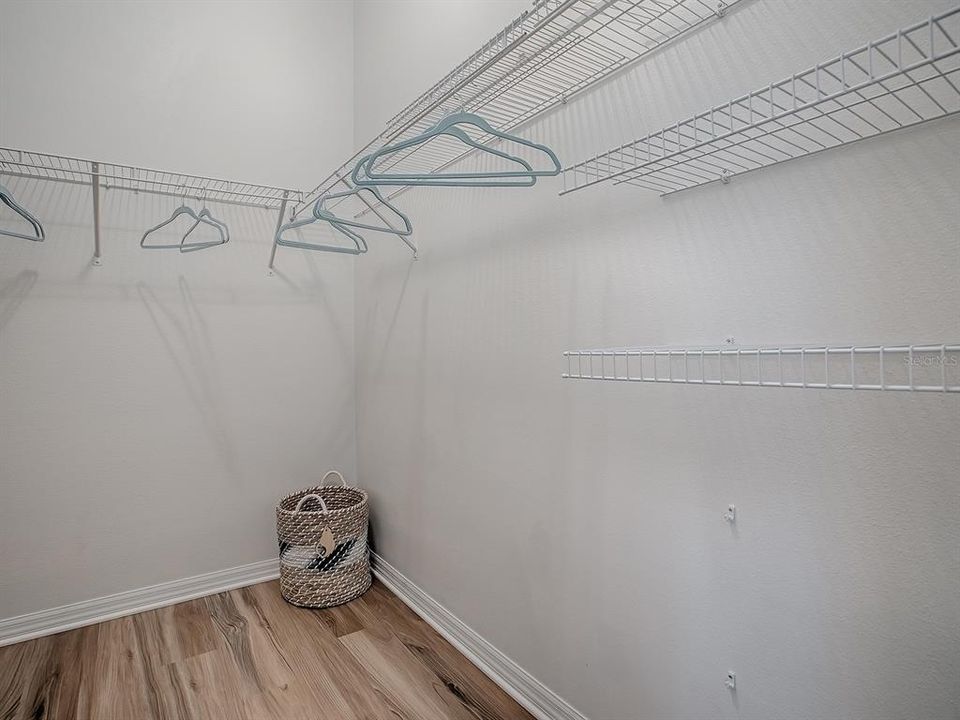 合同活跃: $275,000 (2 贝兹, 2 浴室, 1156 平方英尺)