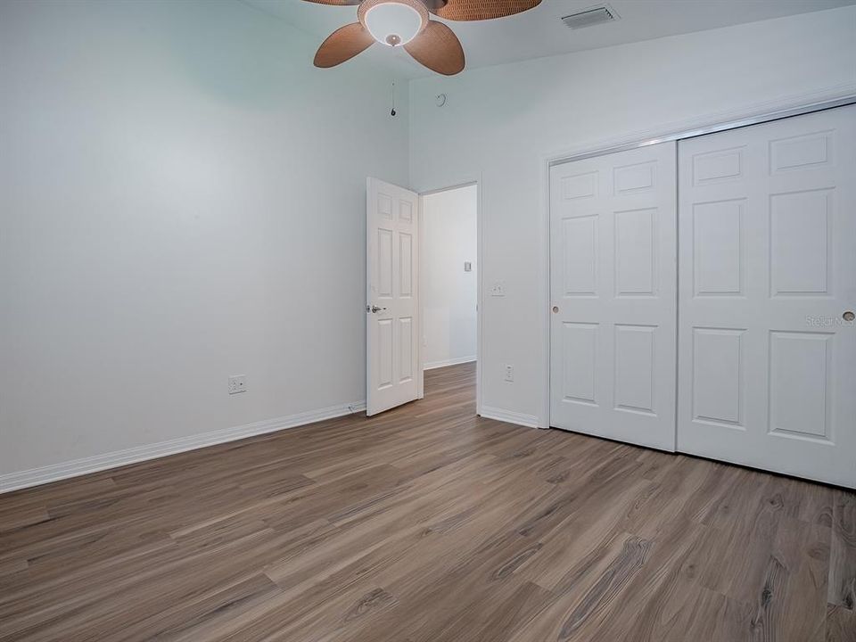 合同活跃: $275,000 (2 贝兹, 2 浴室, 1156 平方英尺)