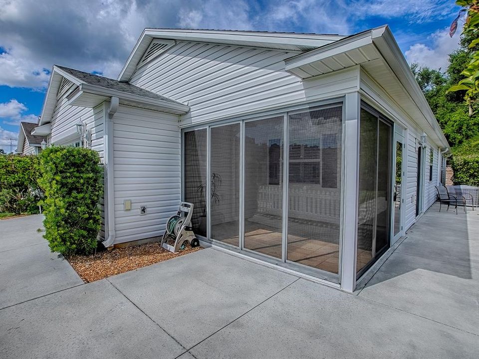 合同活跃: $275,000 (2 贝兹, 2 浴室, 1156 平方英尺)