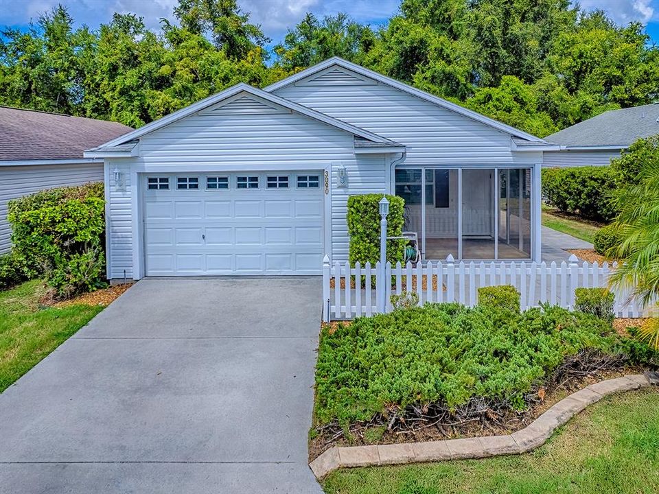 合同活跃: $275,000 (2 贝兹, 2 浴室, 1156 平方英尺)