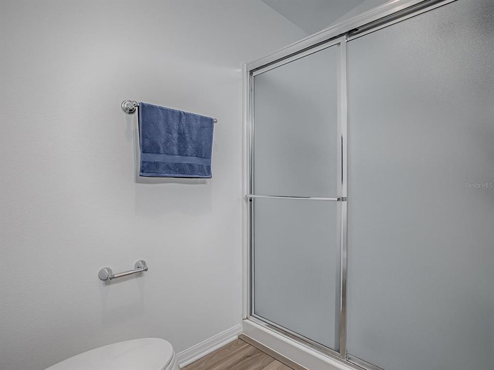 合同活跃: $275,000 (2 贝兹, 2 浴室, 1156 平方英尺)