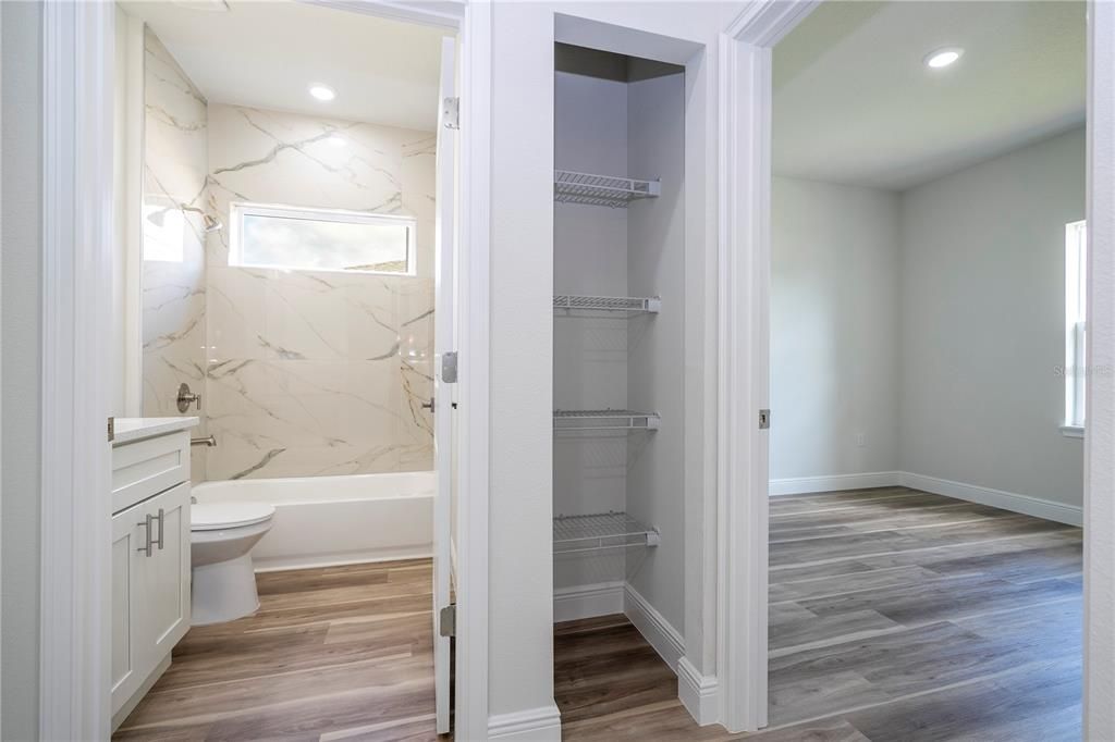 待售: $334,900 (4 贝兹, 3 浴室, 1949 平方英尺)