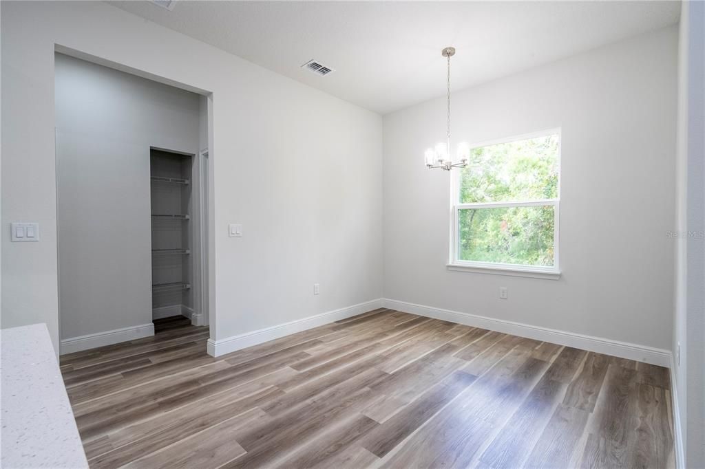 待售: $334,900 (4 贝兹, 3 浴室, 1949 平方英尺)