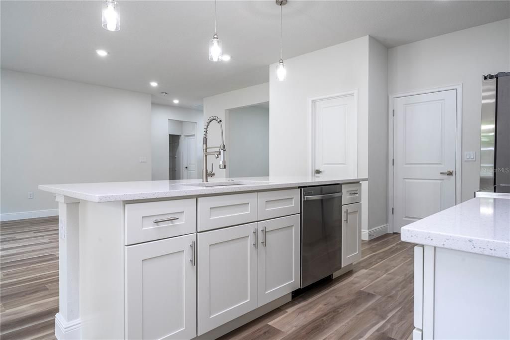 待售: $334,900 (4 贝兹, 3 浴室, 1949 平方英尺)