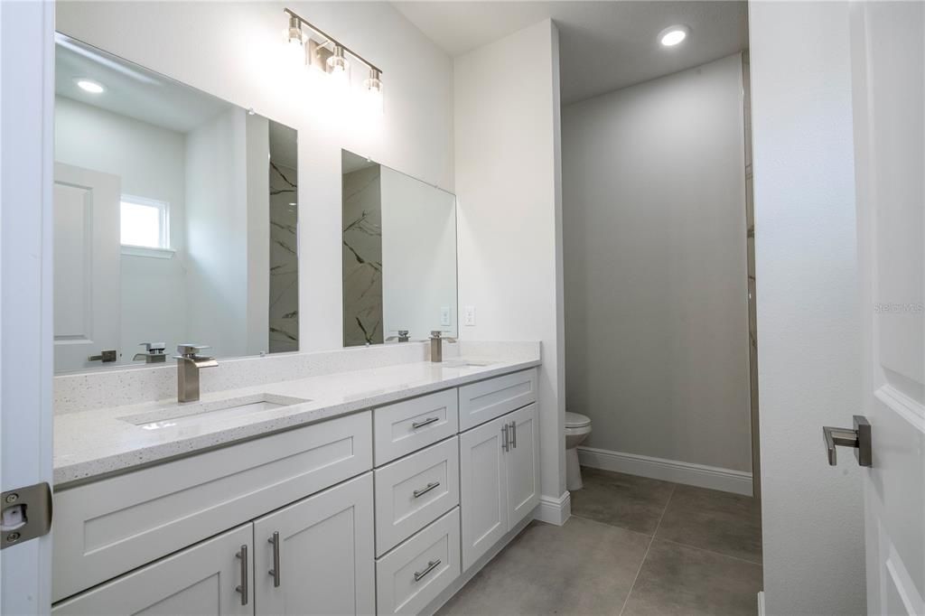 待售: $334,900 (4 贝兹, 3 浴室, 1949 平方英尺)