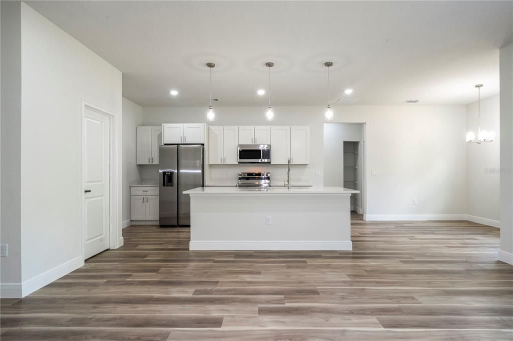 待售: $334,900 (4 贝兹, 3 浴室, 1949 平方英尺)