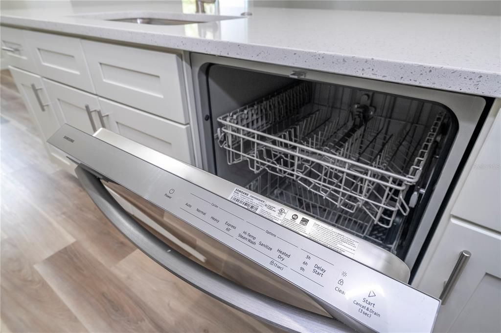 待售: $334,900 (4 贝兹, 3 浴室, 1949 平方英尺)