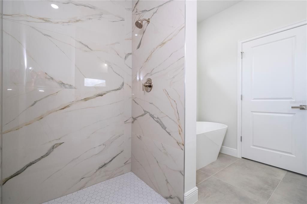 待售: $334,900 (4 贝兹, 3 浴室, 1949 平方英尺)