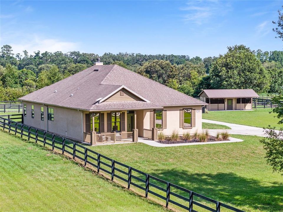 Recently Sold: $825,000 (3 beds, 2 baths, 1990 Square Feet)