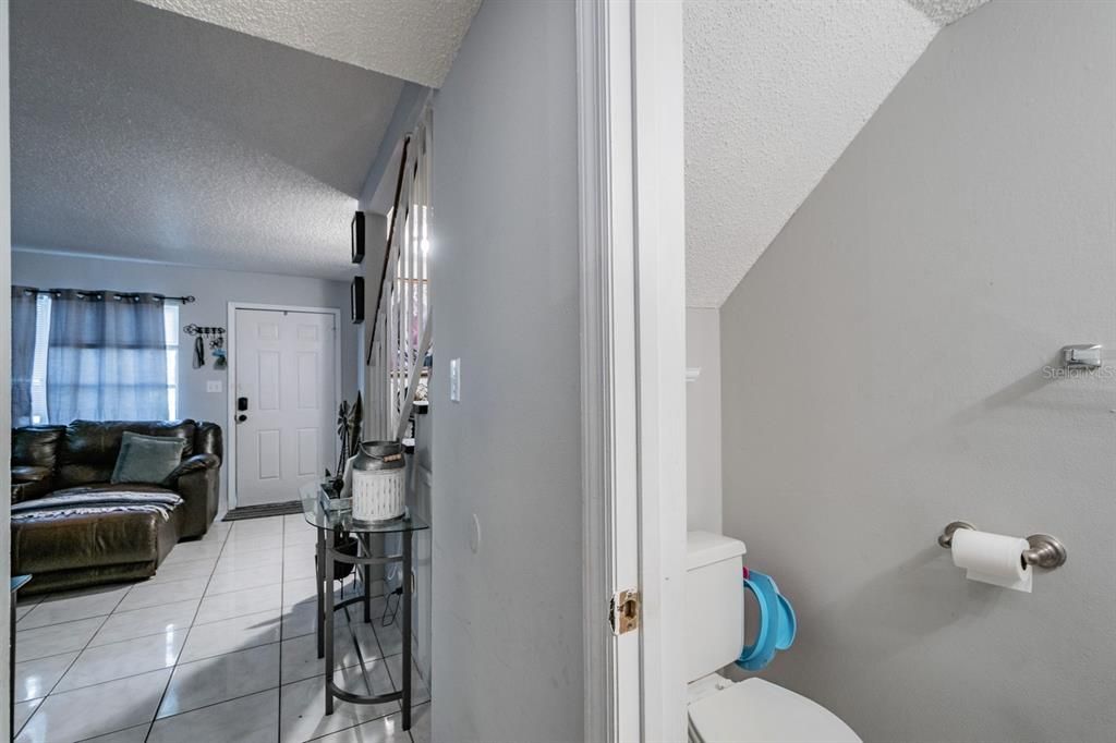 Active With Contract: $1,550 (2 beds, 1 baths, 936 Square Feet)
