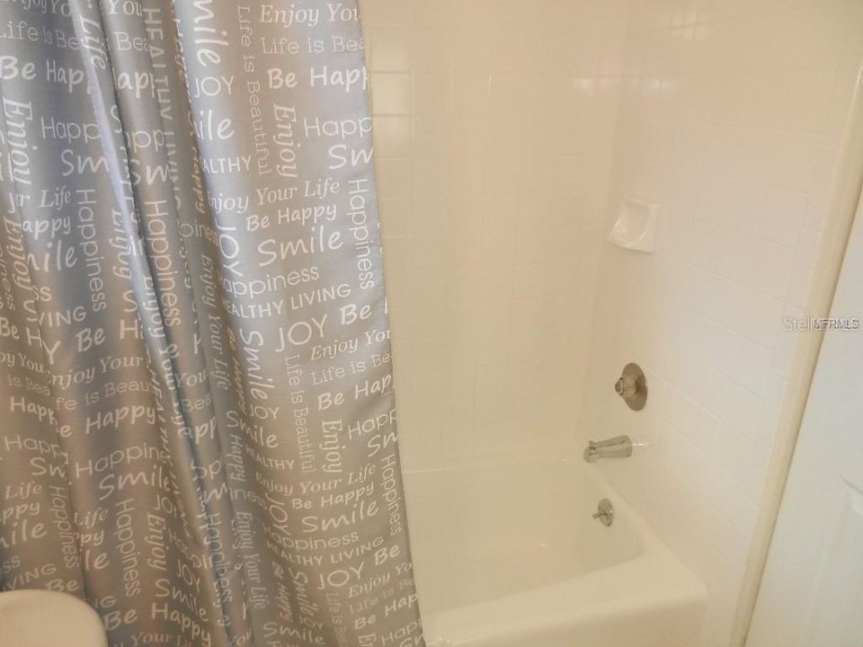 Active With Contract: $1,550 (2 beds, 1 baths, 936 Square Feet)