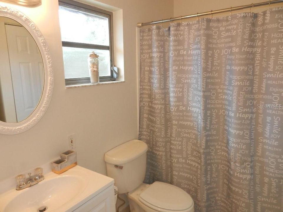 Active With Contract: $1,550 (2 beds, 1 baths, 936 Square Feet)