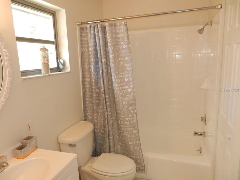 Active With Contract: $1,550 (2 beds, 1 baths, 936 Square Feet)
