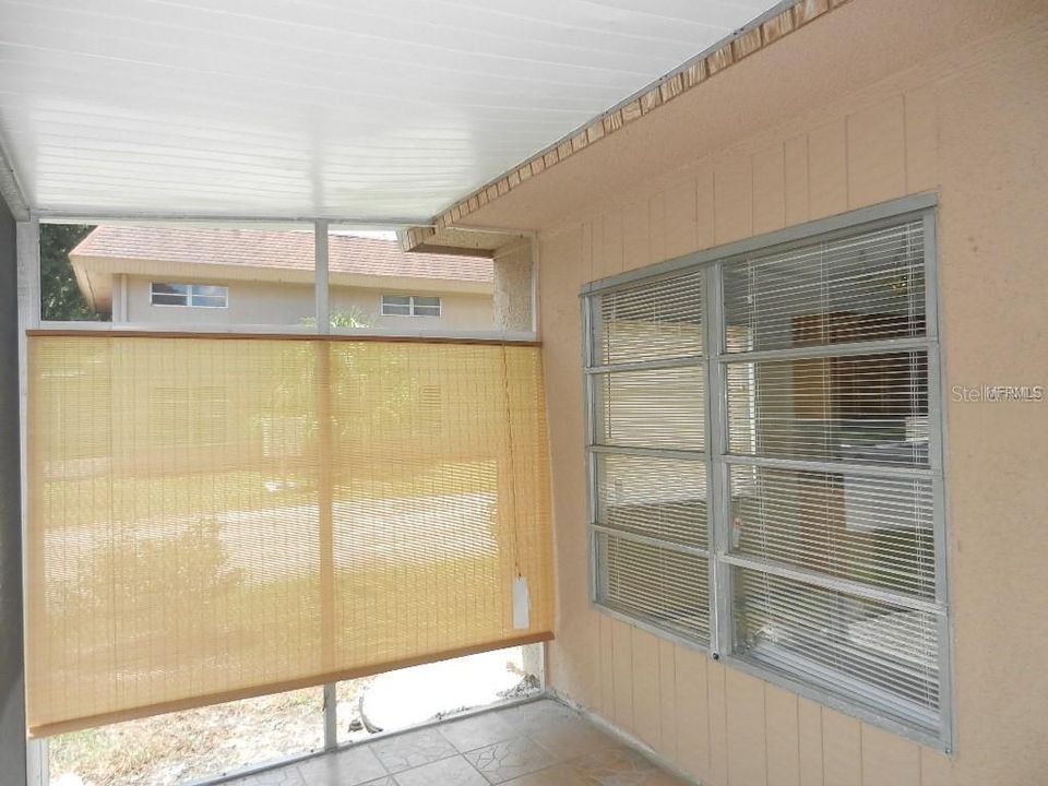 Active With Contract: $1,550 (2 beds, 1 baths, 936 Square Feet)