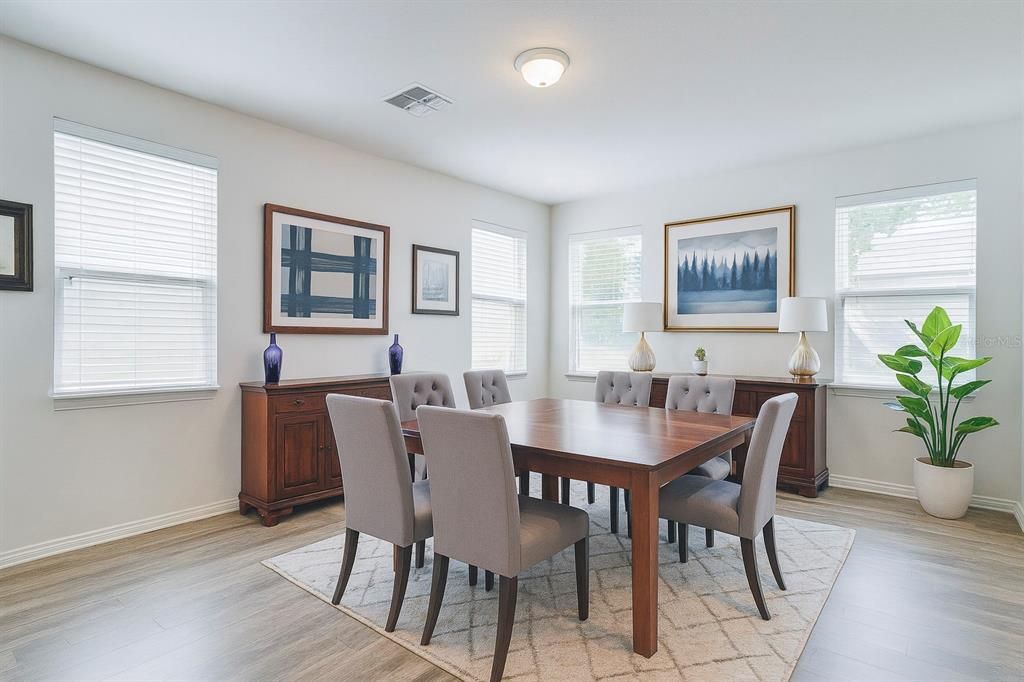 合同活跃: $535,000 (3 贝兹, 2 浴室, 2218 平方英尺)