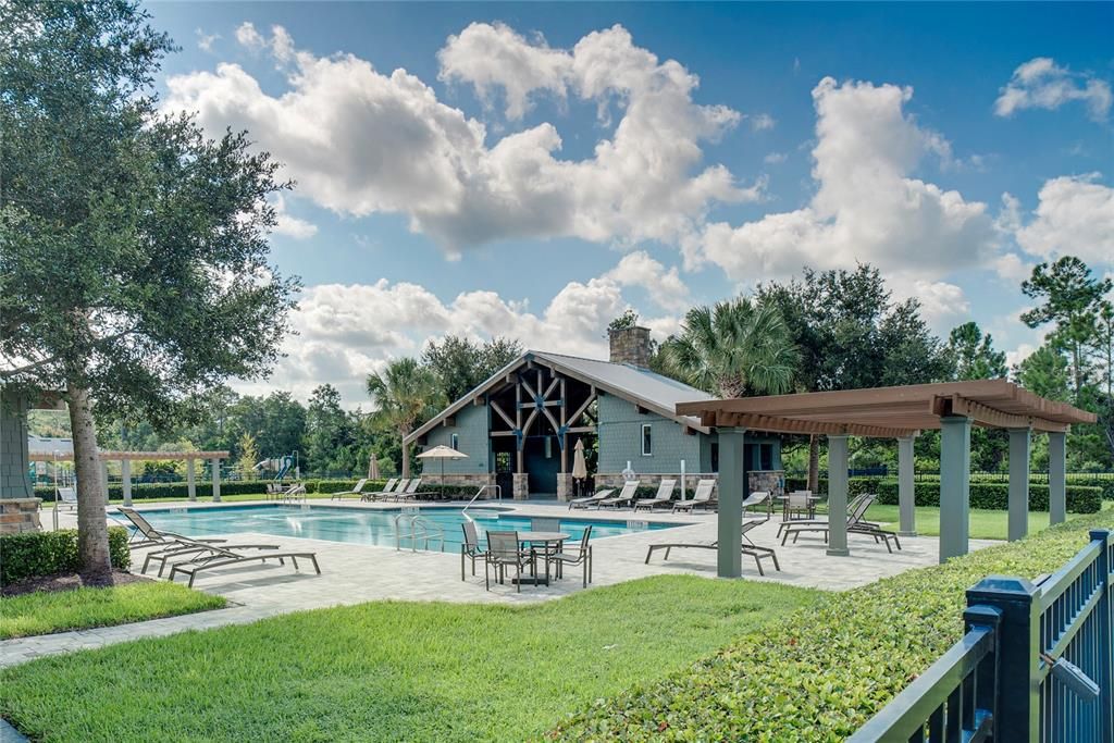 合同活跃: $535,000 (3 贝兹, 2 浴室, 2218 平方英尺)