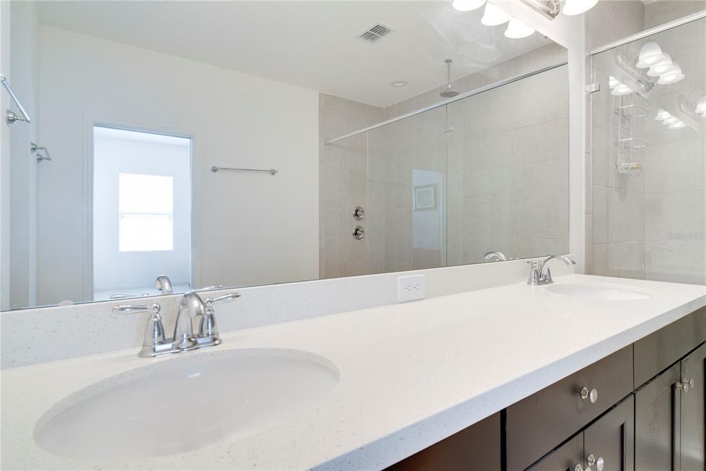 合同活跃: $535,000 (3 贝兹, 2 浴室, 2218 平方英尺)