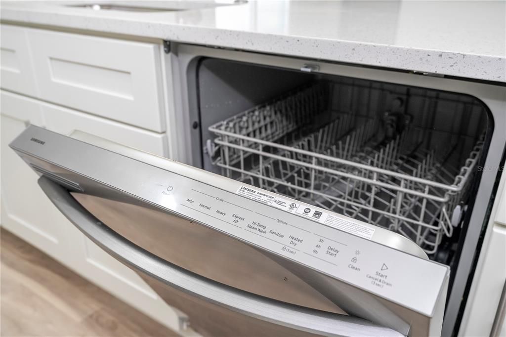 待售: $334,990 (4 贝兹, 3 浴室, 1952 平方英尺)