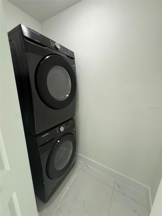 出租: $2,000 (3 贝兹, 2 浴室, 1361 平方英尺)