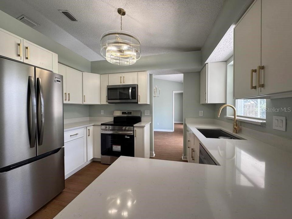 For Rent: $2,000 (3 beds, 2 baths, 1675 Square Feet)