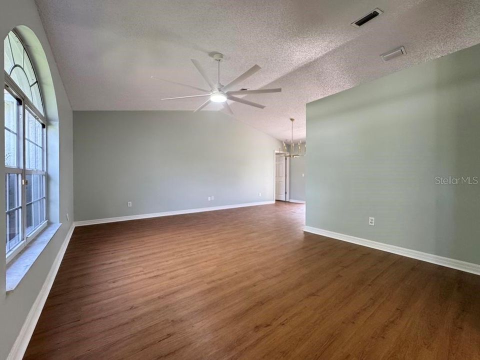 For Rent: $2,000 (3 beds, 2 baths, 1675 Square Feet)