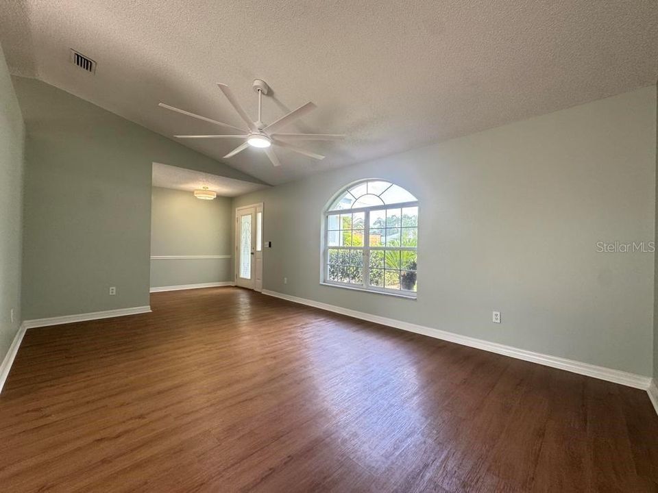 For Rent: $2,000 (3 beds, 2 baths, 1675 Square Feet)