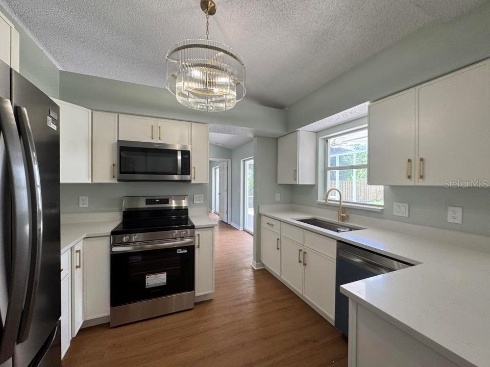 For Rent: $2,000 (3 beds, 2 baths, 1675 Square Feet)