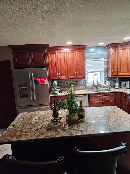 Activo con contrato: $334,900 (3 camas, 2 baños, 1188 Pies cuadrados)