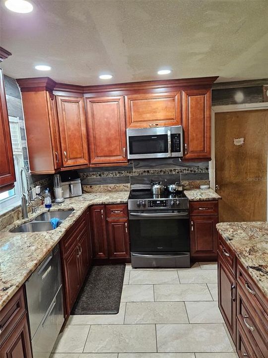 Activo con contrato: $334,900 (3 camas, 2 baños, 1188 Pies cuadrados)