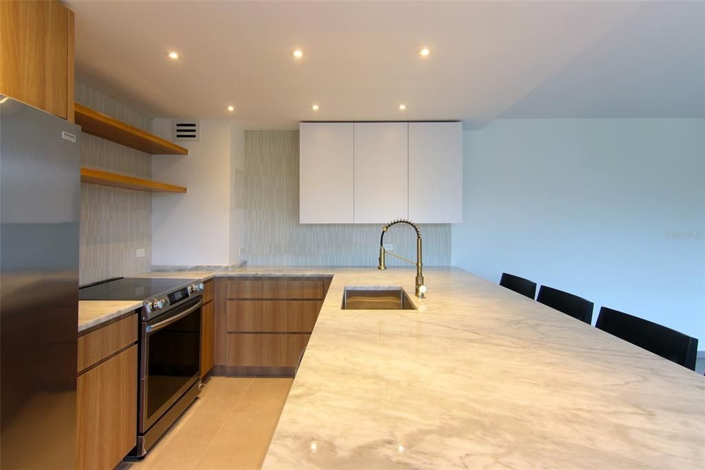 For Rent: $3,500 (2 beds, 2 baths, 1040 Square Feet)