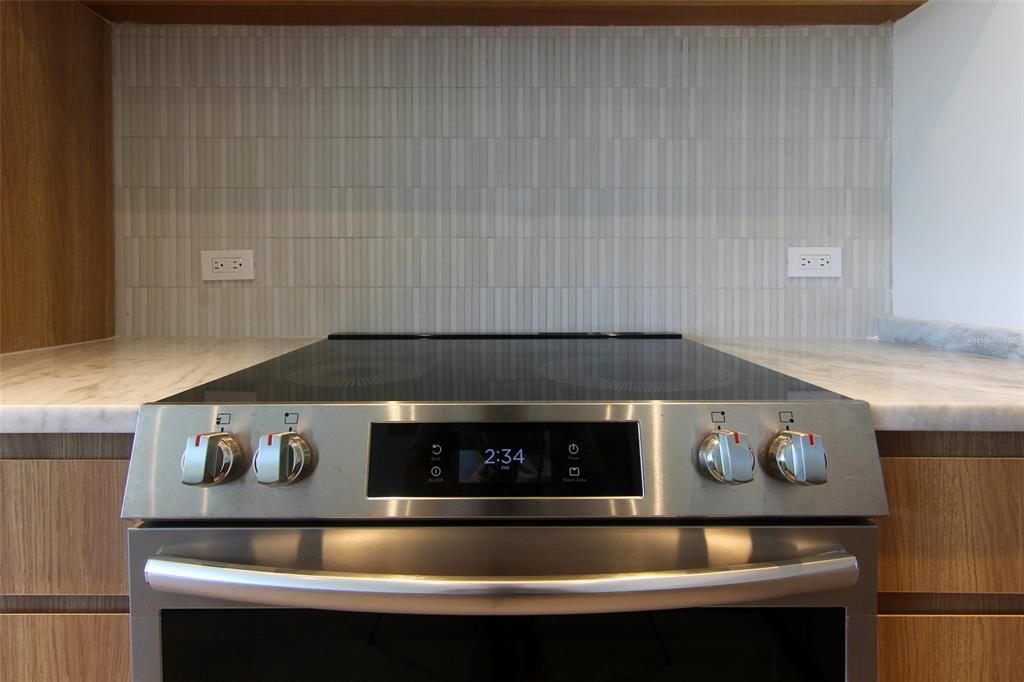 For Rent: $3,500 (2 beds, 2 baths, 1040 Square Feet)