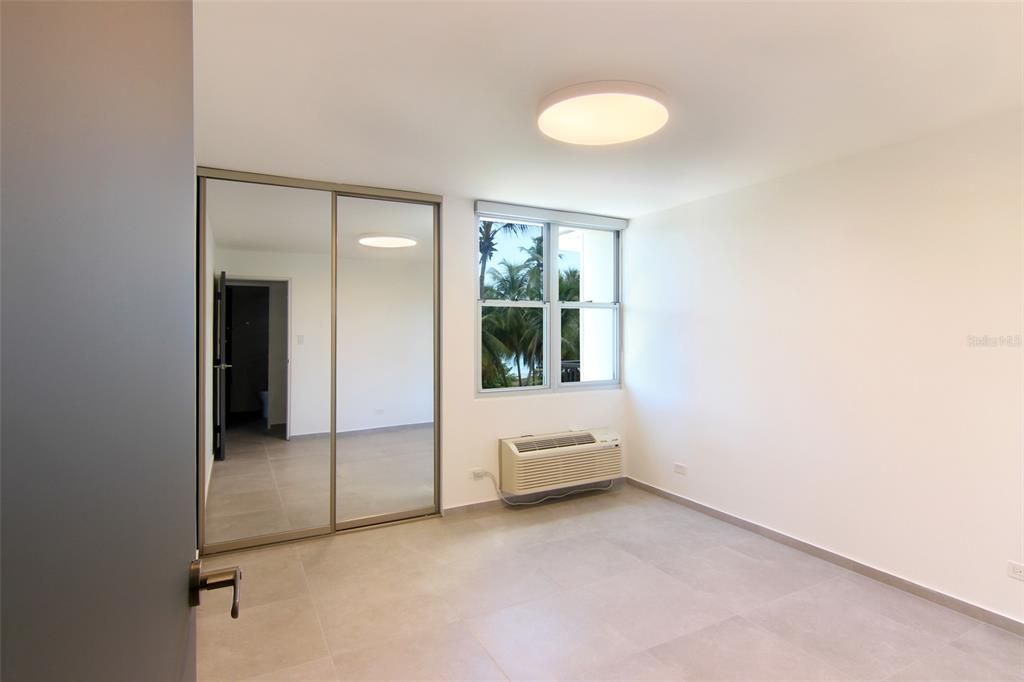 For Rent: $3,500 (2 beds, 2 baths, 1040 Square Feet)