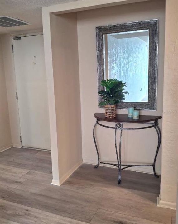 Под контрактом: $215,000 (2 спален, 2 ванн, 1028 Квадратных фут)