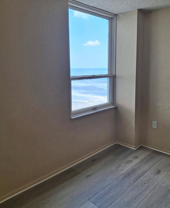 Под контрактом: $215,000 (2 спален, 2 ванн, 1028 Квадратных фут)